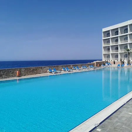 Paradise Bay מלון