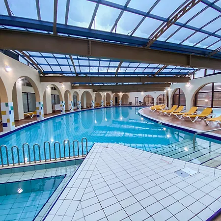 Paradise Bay فندق المليحة
