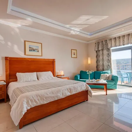 Paradise Bay Ξενοδοχείο 4*